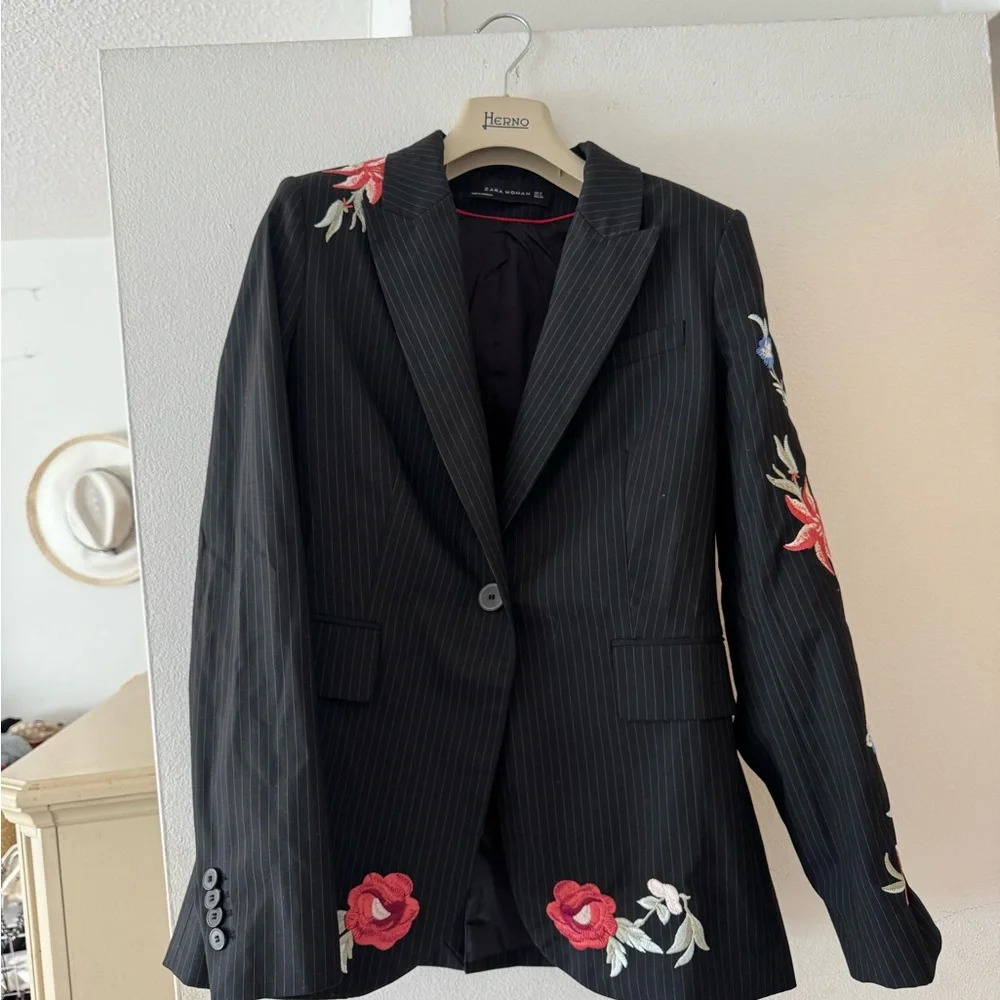 Zara Black Floral Embroidered Women's Blazer - Picture 1 of 3